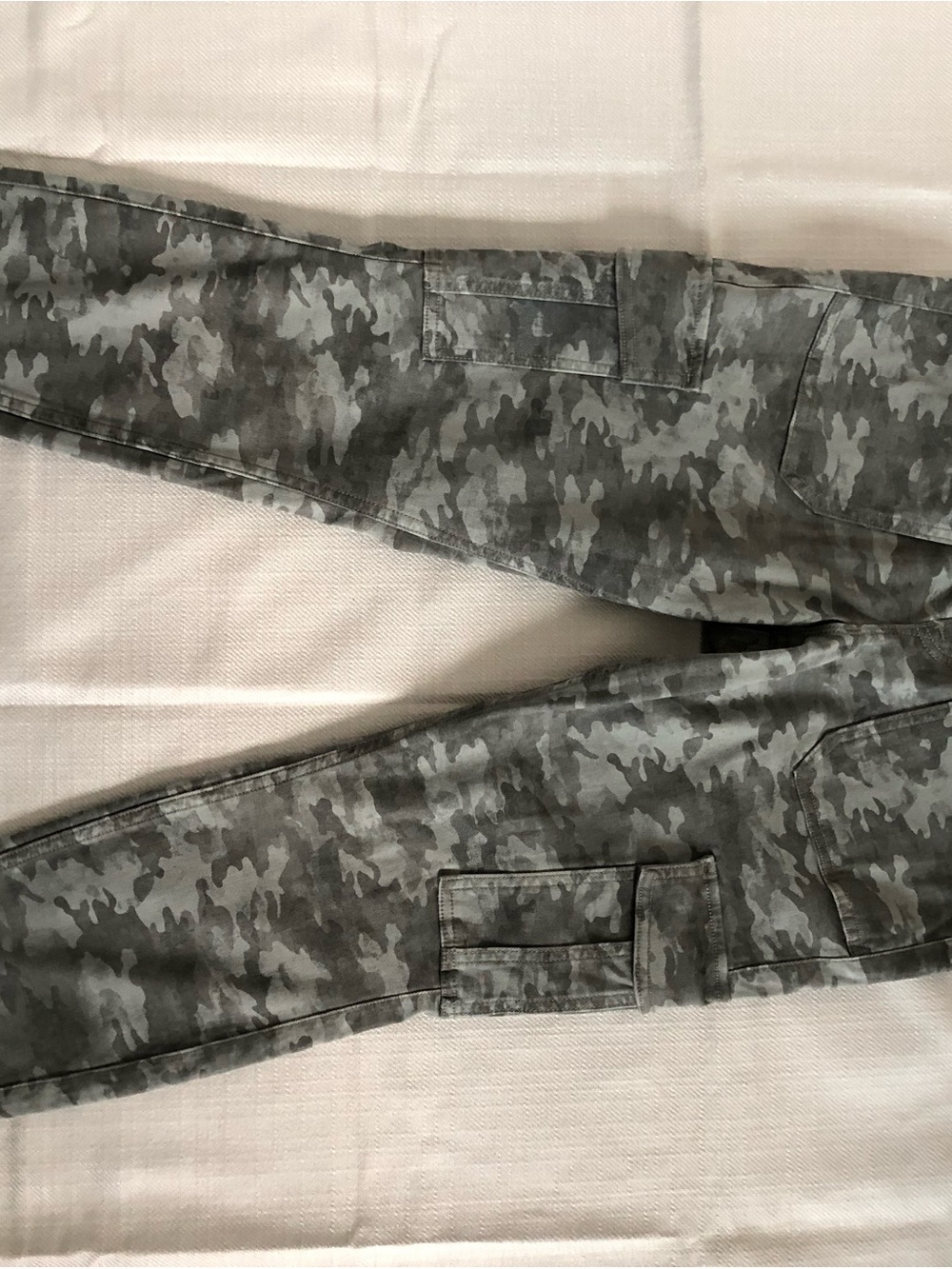 ✨ Like New ✨ Spanx Stretch Twill Ankle Cargo Pants — Stone Wash Camo